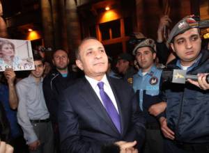 «Դ!ԵՄ ԵՄ»-ը դիմում է Հովիկ Աբրահամյանին