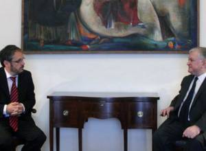 Armenian FM receives with Spain senator