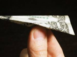 Цена доллара составила 408 драм