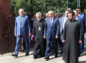 Armenian Parliament Speaker meets Russian Armenians 