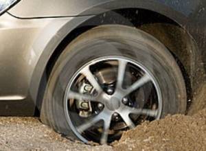 Car gets stuck in the mud in  Armenia’s Aparan city