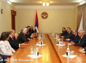 Bako Sahakyan receives American businessmen of Armenian origin