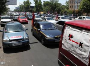 Стартовало автошествие инициативы “Вон из нашего кармана”