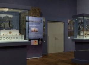 Էլիզաբեթ Թիթմայերը եկել է ցուցանմուշներ ընտրելու