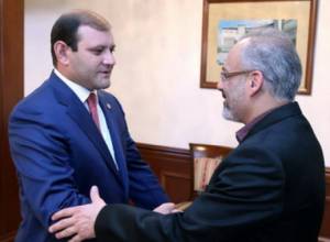 Քաղաքապետը հանդիպել է Սպահանի 5-րդ շրջանի ղեկավարի հետ