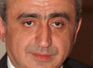 Kocharyan again crawled under plinths, says former official