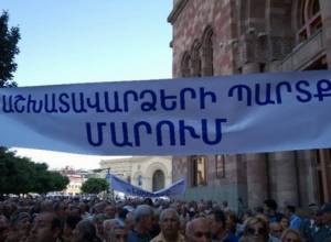 Nairit employees are in front of the Government building