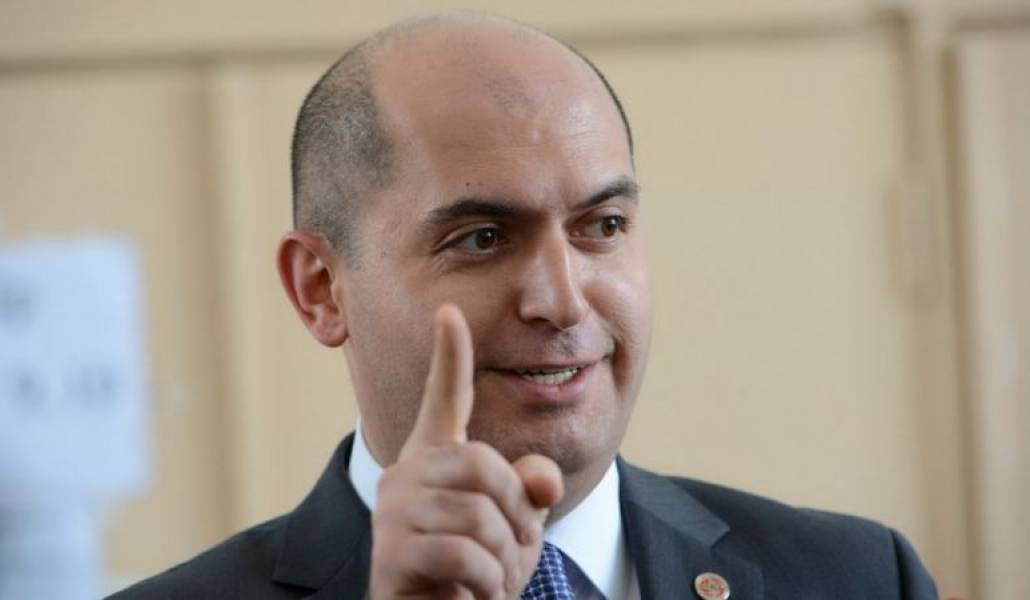 f80fae90599dcd5823ca0321aa3de049