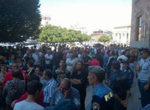 Hovik Abrahamyan promised to receive the entrepreneurs