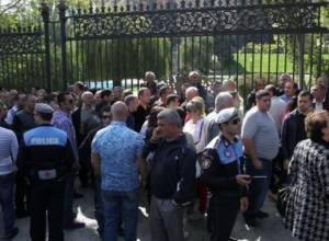 Opposition quartet meets protesting small and medium-sized entrepreneurs