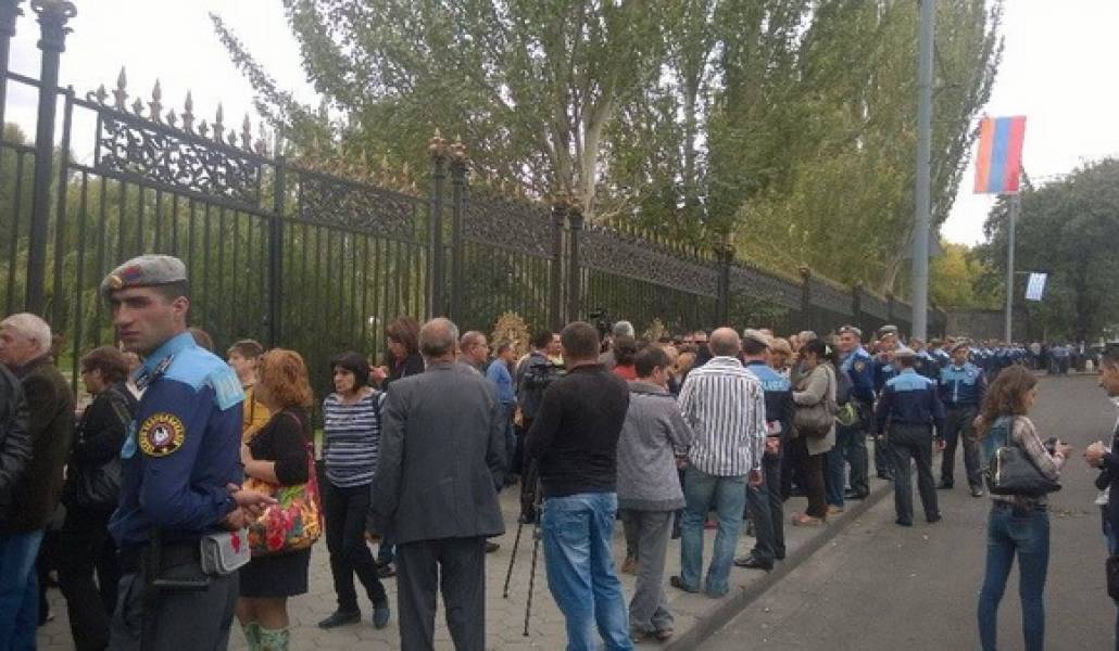 10715723_703853339695729_1366902159_n