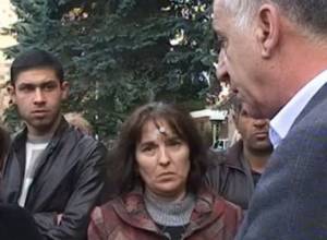 «Можете, нет, потерпеть дня четыре?», Из мэрии Лори – демонстрантам 