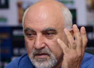 Paruyr Hayrikyan is ready to help the three