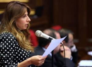 Զարուհի Փոստանջյանը պահանջում է հաշվարկել ԵՏՄ-ի վնասները