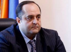 «Սկզբում նոտարիուս, հետո զագս». Հովհաննես Մանուկյան
