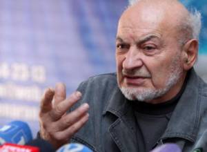 Garegin Nzhdeh's statue to be placed without sword 