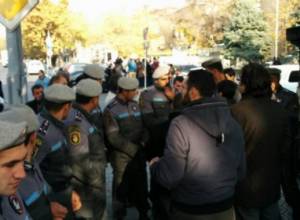 Нарушается право на свободное передвижение граждан: акция около КС