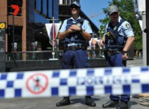 Hostages held in Lindt cafe in Australia