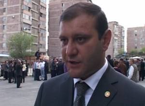 Yerevan Mayor declines to comment on minibus drivers' protests 
