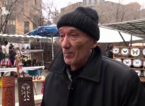 Праздник на Вернисаже: Покупают мало