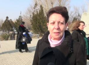  "Иногда я сама себя брезгую из-за нашей действительности"