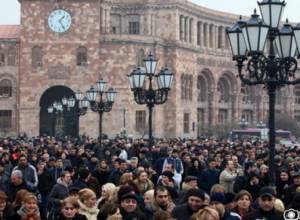 March to the Presidential residence: live