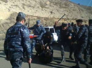 С. Фарманян счел автошествие в Арцах безнравственным