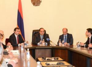 Նախարարն այցելել է Իրավաբանական անձանց պետական ռեգիստրի գործակալություն