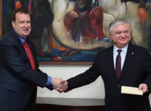The newly-appointed Ambassador of the United States handed copies of credentials