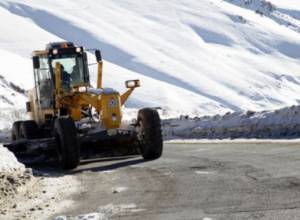 Устраняются последствия снега, который шел всю ночь