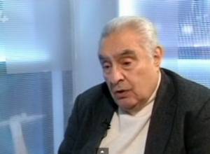 Writer: The itch for changes is an idle plaything