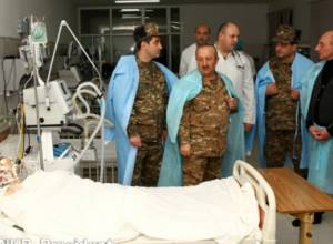 Bako Sahakyan visits the wounded servicemen