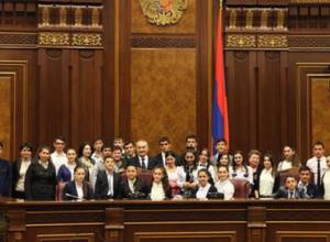 Галуст Саакян провел открытый урок в НС