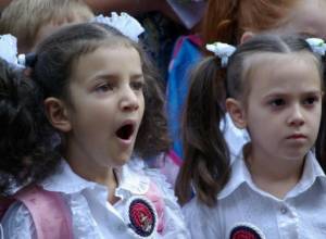 Schools reopen in Armenia after extended spring break