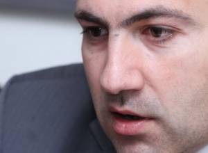 Nikol Pashinyan talks to Gyumri officials over weekend incident in Gyumri