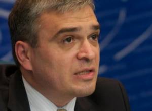 Heads of 21 schools demand to release their Azeri colleague