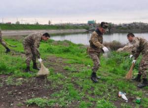 Soldiers joined Saturday-cleaning