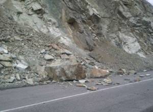 Rock-fall on Goris-Kapan highway