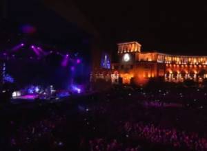 Дождь тоже "пробуждает души": концерт System of a down в прямом эфире