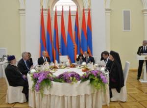 Serzh Sargsyan makes toast during official dinner: I believe that we can build a world of solidarity and tolerance