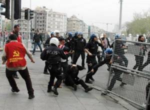 May Day protesters clash with police in Istanbul