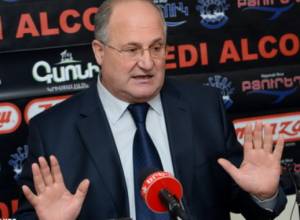 S. Nikoyan knows who encourage journalists to write against him