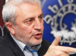 Социальному бунту мешают коровы