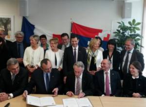 Artsakh President visits France