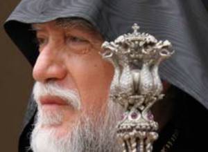 Aram I meets with representatives of different organizations