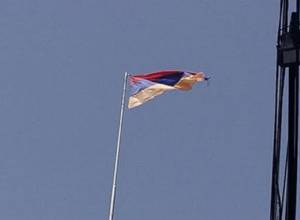Գզգզված դրոշը մեր գզգզվող պետության վկան է