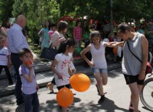 Մանկատան  երեխաներին բերել են Օպերայի բակ