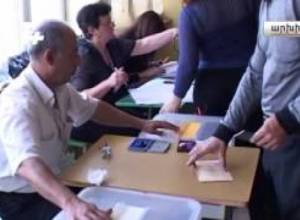 Ո՞վ եւ ինչո՞ւ է դեմ կամ կողմ "Հանրաքվեի մասին" օրենքին