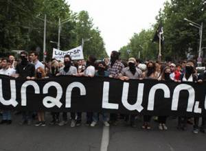 "Наше требование обращено к Овику Абраамяну и Сержу Саргсяну"
