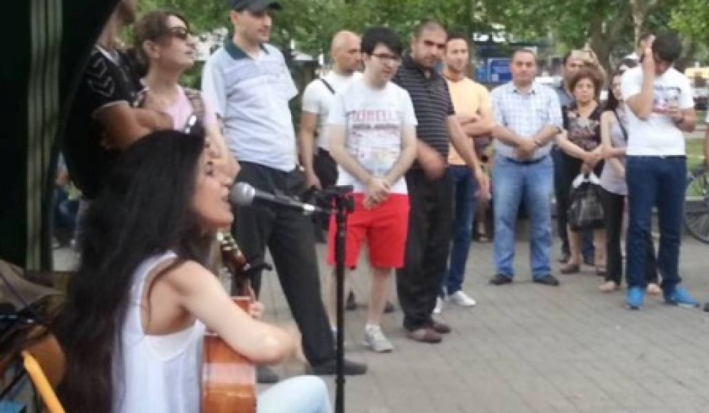 համ